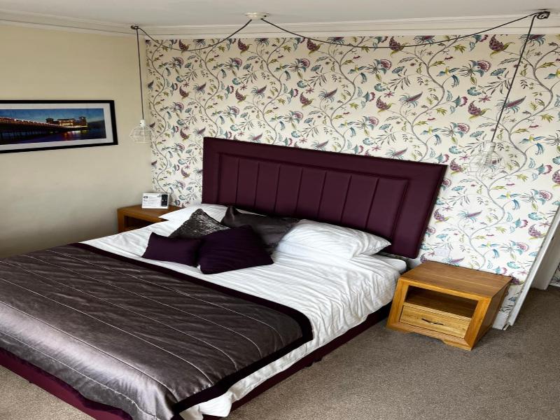 Queenswood Hotel image