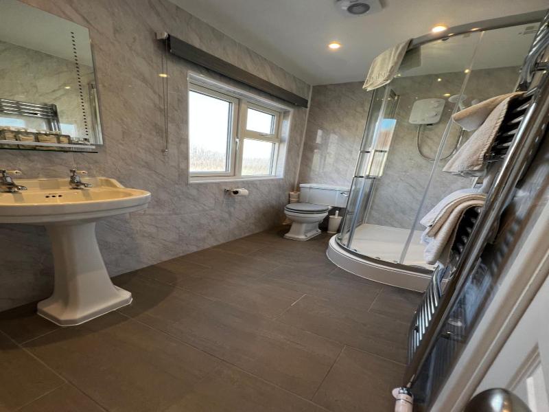 Queenswood Hotel image
