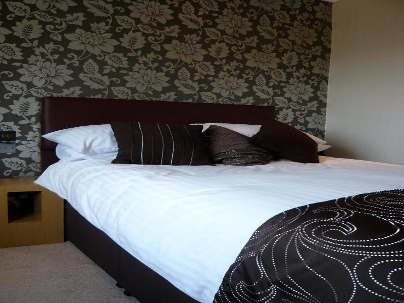 Queenswood Hotel image