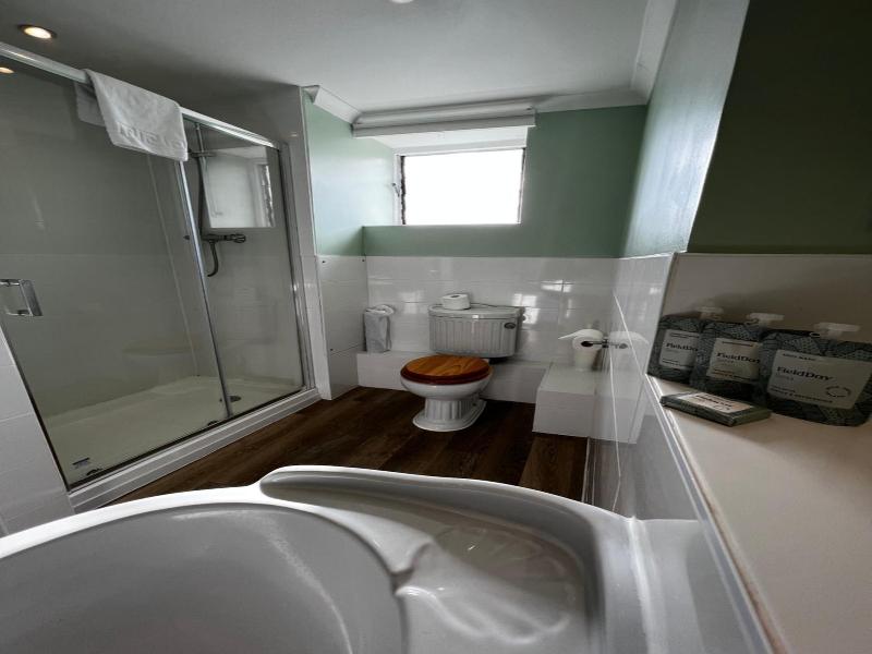 Queenswood Hotel image