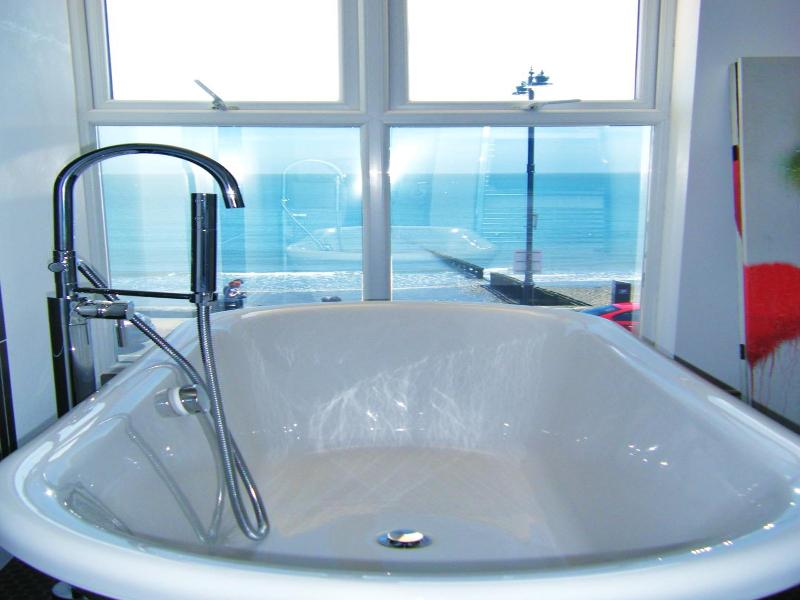 Shoreside Inn image