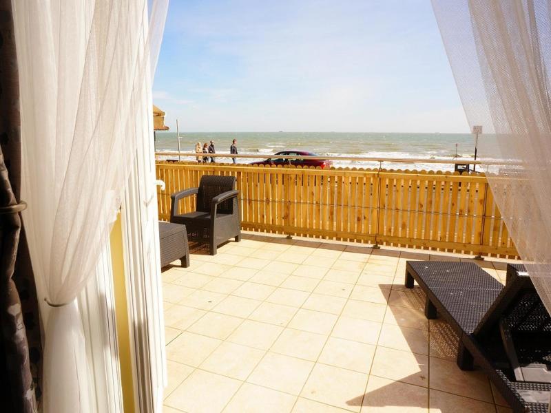 Shoreside Inn image