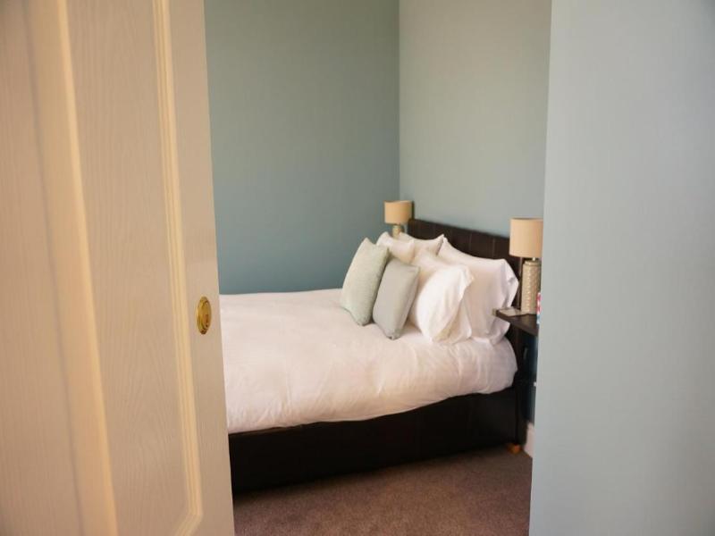 Shoreside Inn image