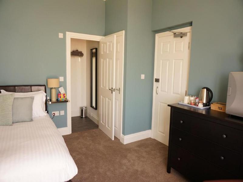 Shoreside Inn image