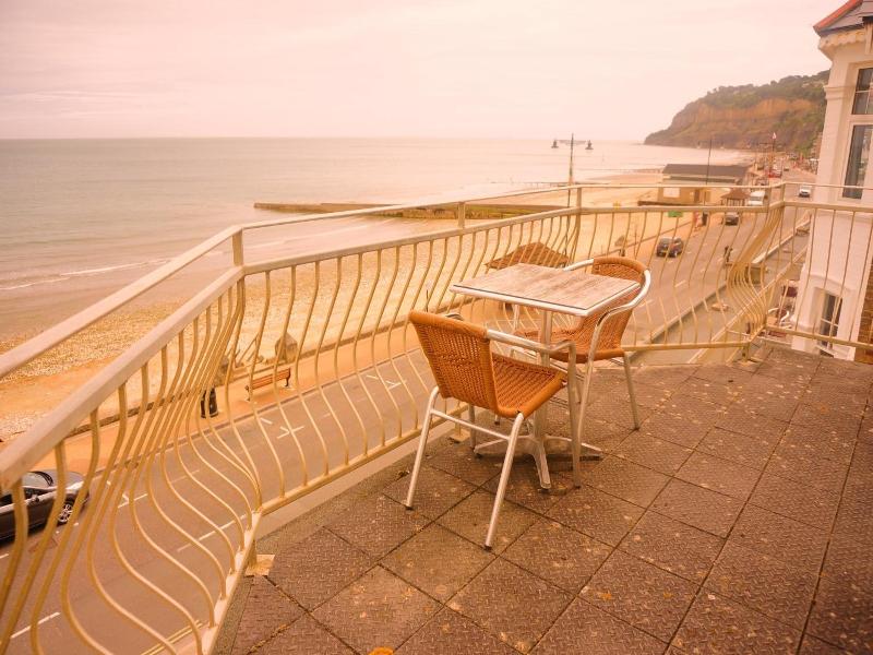 Shoreside Inn image