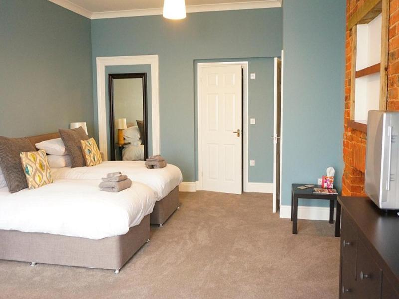 Shoreside Inn image
