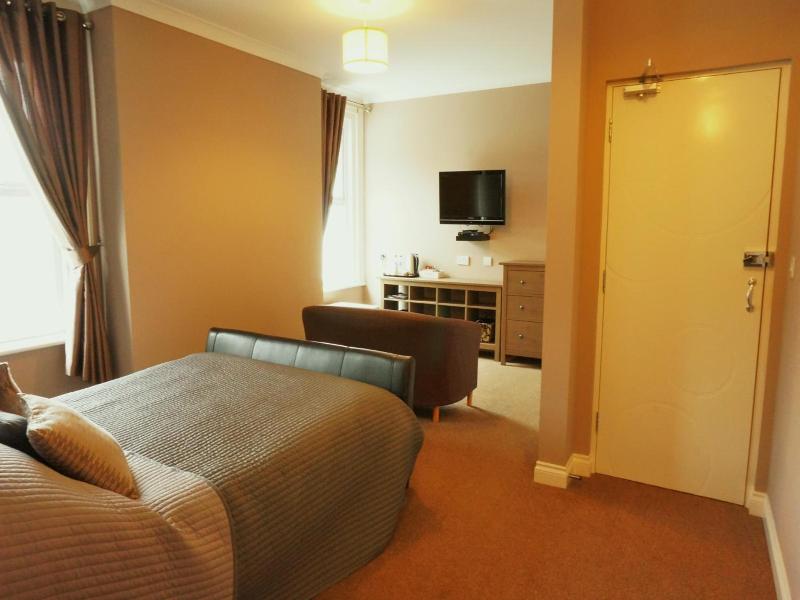 Shoreside Inn image