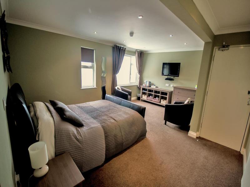 Shoreside Inn image