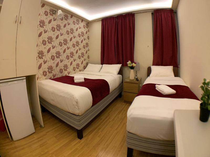 Barking Hotel image
