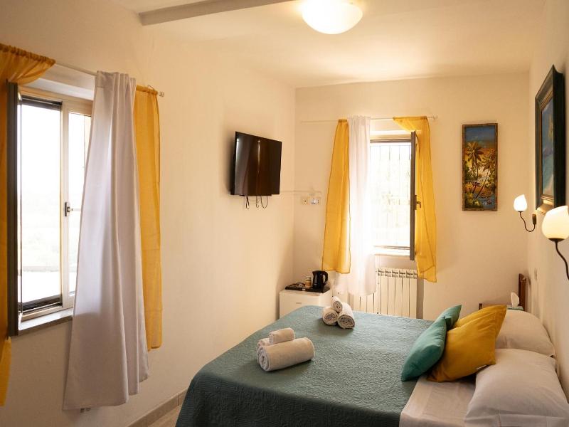 Chiaraluce Country House image