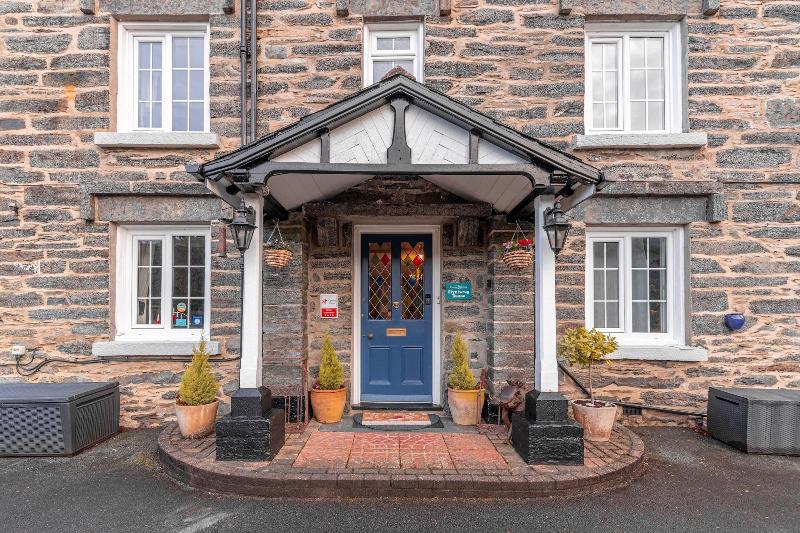 Glyntwrog House image