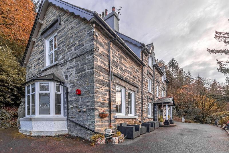 Glyntwrog House image