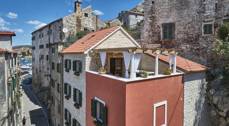 Villa Pergola image