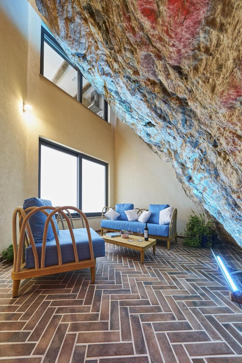 Villa Pergola image