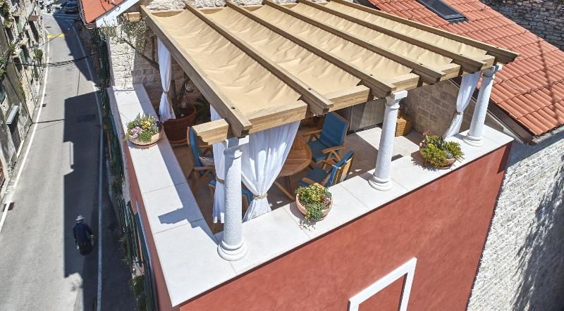 Villa Pergola image