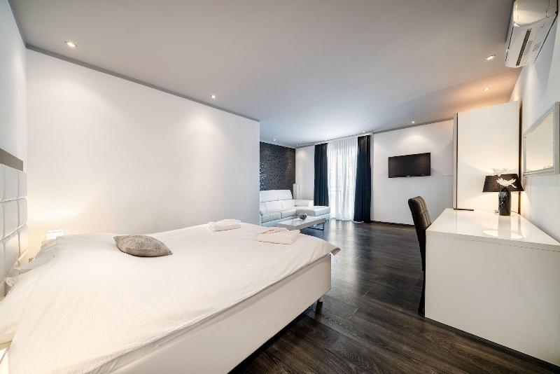 The suites-Small luxury living image