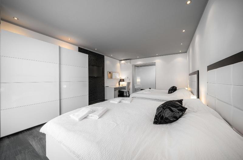 The suites-Small luxury living image