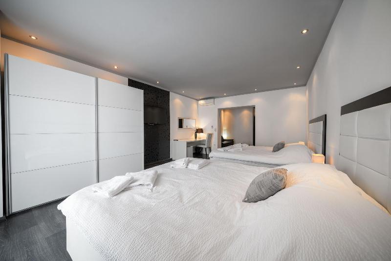 The suites-Small luxury living image