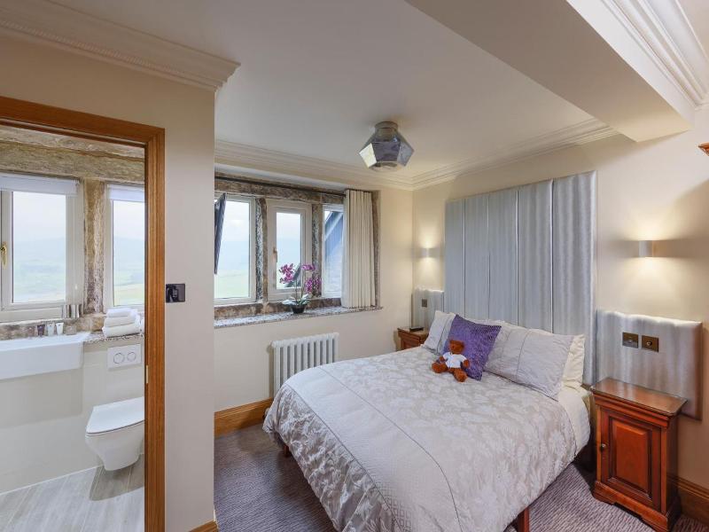 The Saddleworth Hotel image