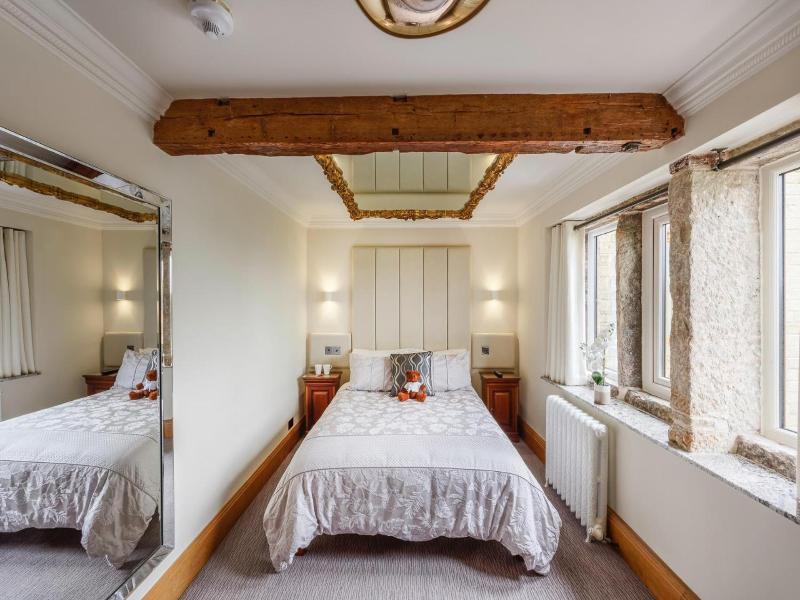 The Saddleworth Hotel image