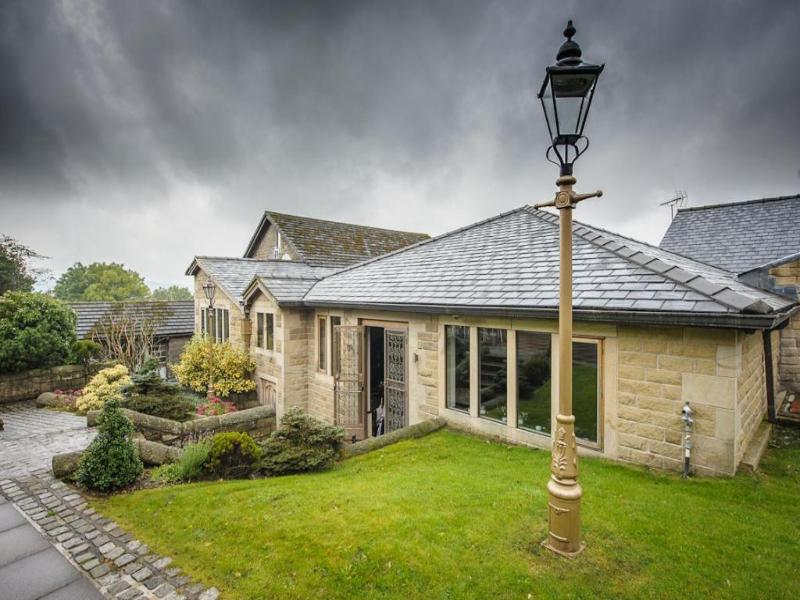 The Saddleworth Hotel image