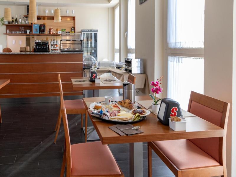 Hotel Giallo image