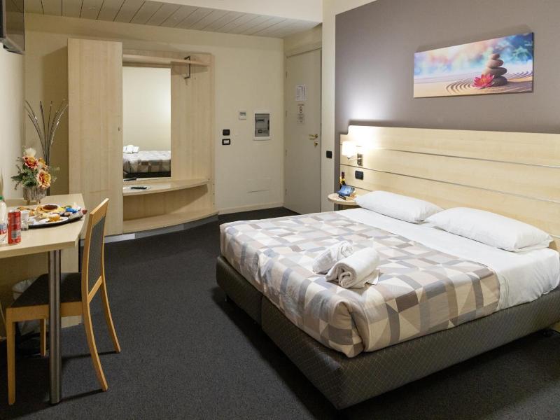 Hotel Giallo image