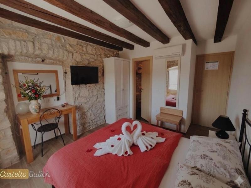 Castello Gulici Porec image