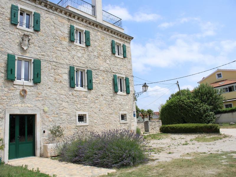 Castello Gulici Porec image