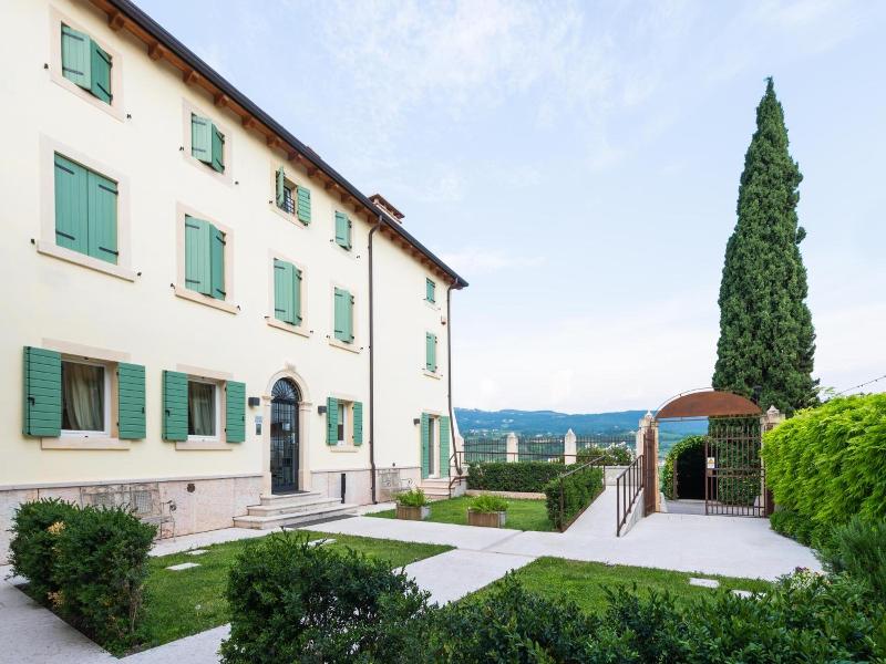 Hotel Villa Moron image