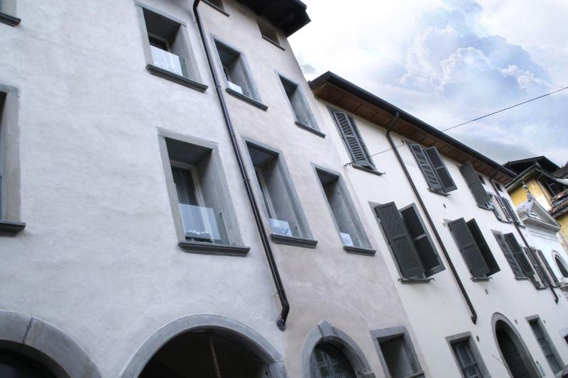 Academia Residence 3