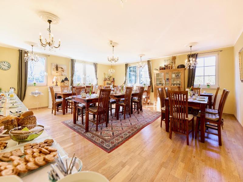 Hotel Gut Moschenhof image