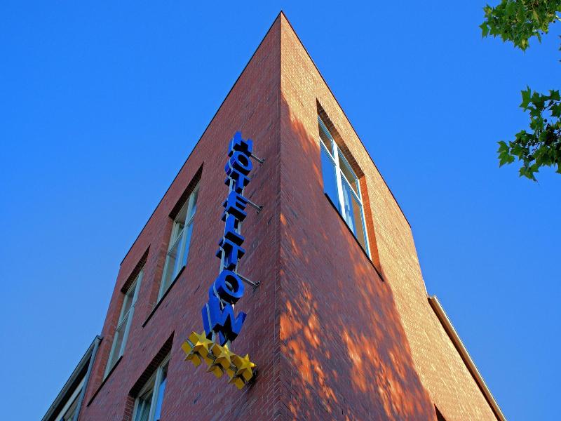 H24 Hoteltow image