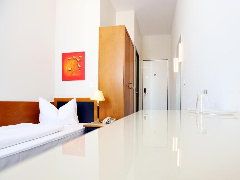 H24 Hoteltow image