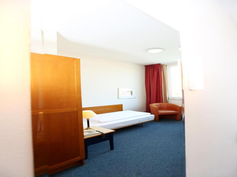 H24 Hoteltow image