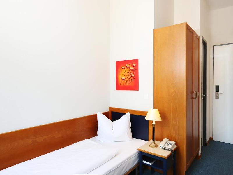 H24 Hoteltow image