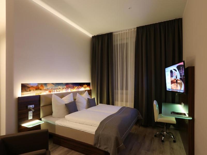 H24 Hoteltow image