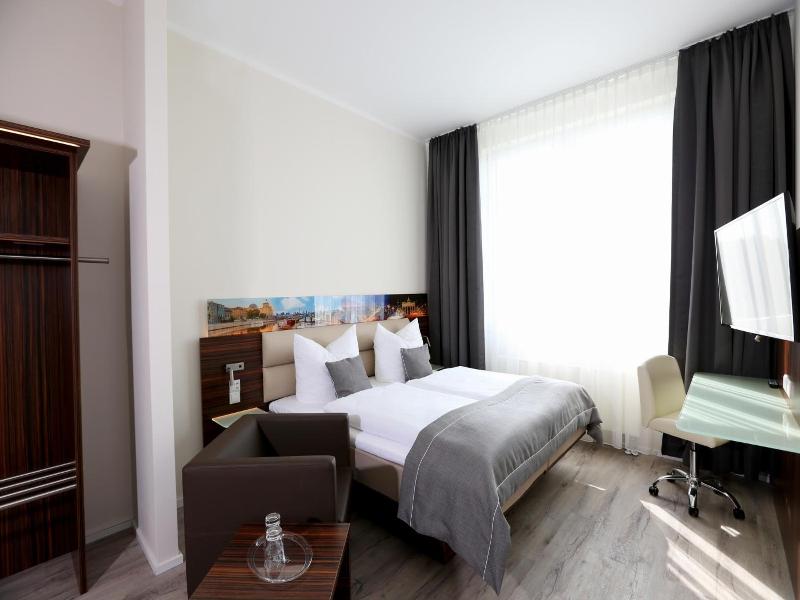 H24 Hoteltow image