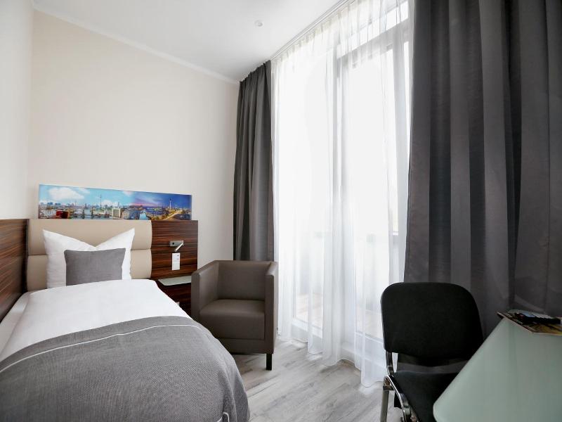 H24 Hoteltow image