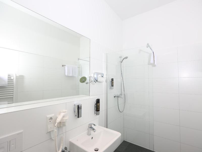 H24 Hoteltow image
