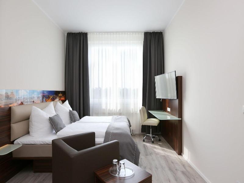 H24 Hoteltow image