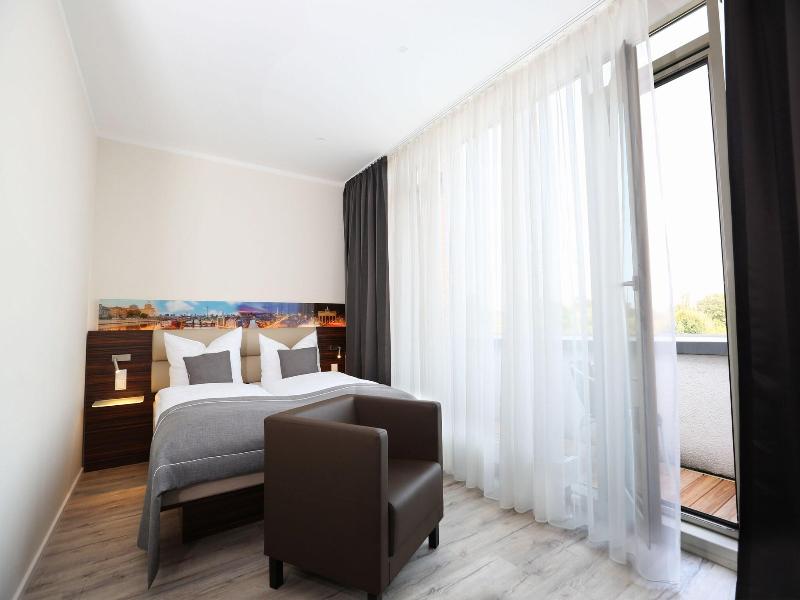 H24 Hoteltow image