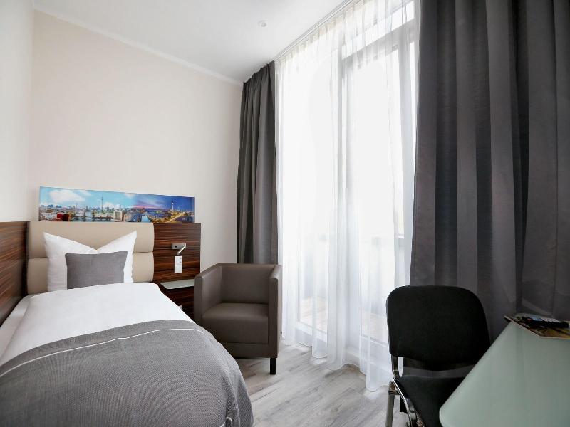 H24 Hoteltow image