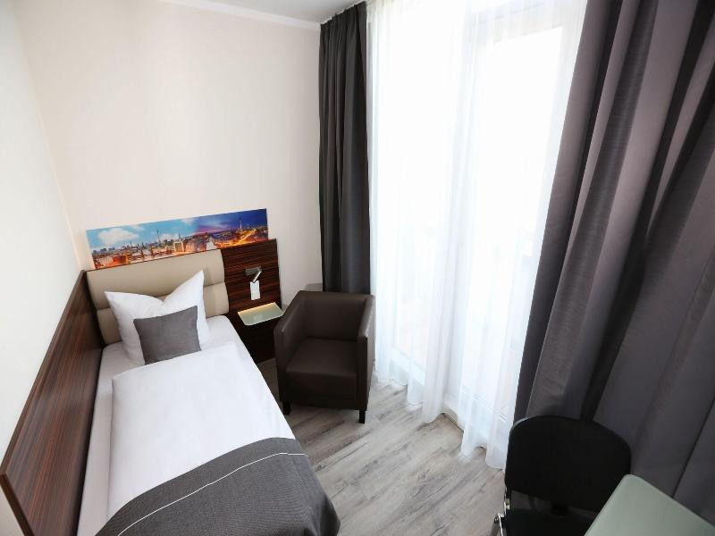 H24 Hoteltow image