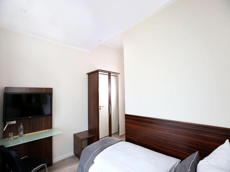H24 Hoteltow image