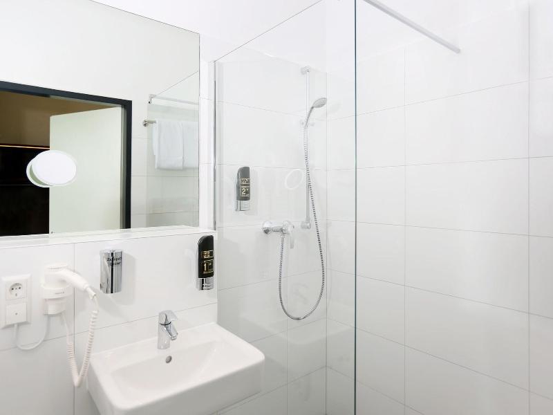 H24 Hoteltow image