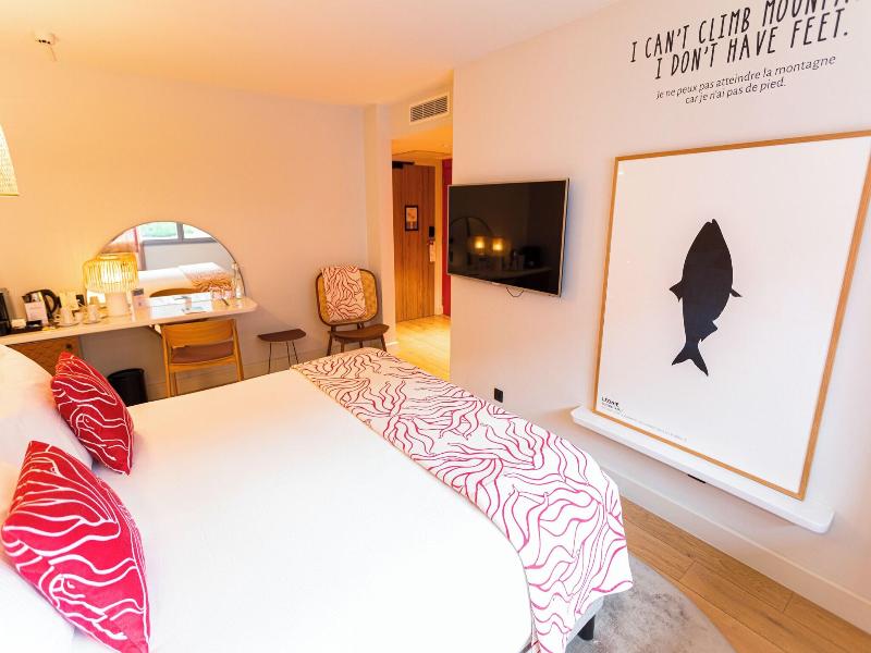 Black Bass Hotel image