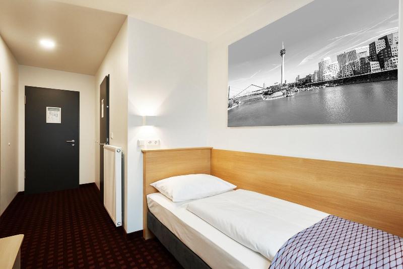 McDreams Hotel Düsseldorf-City image