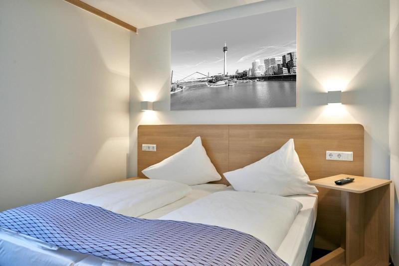 McDreams Hotel Düsseldorf-City image