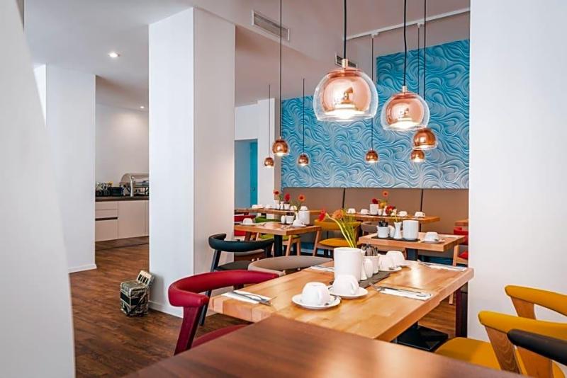 Hotel Viacity image
